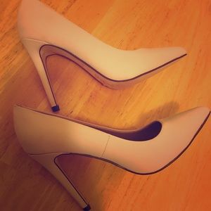 Pumps 👠 very stylish & perfect w/ jeans👖