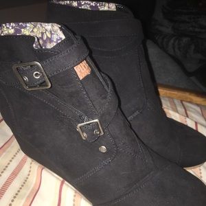 Boot wedge heels