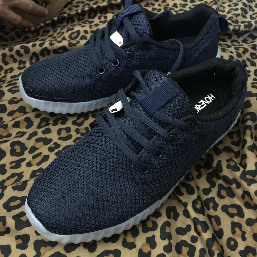 Dark blue hoverkicks