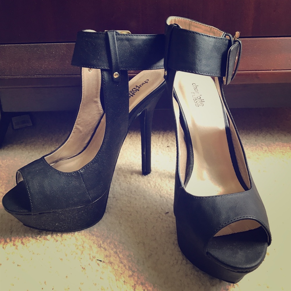Black heeled peep toe