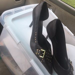 Pierre Dumas brown heels