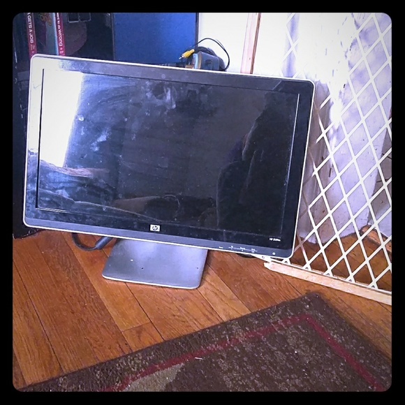 Computer screen - Picture 1 of 1