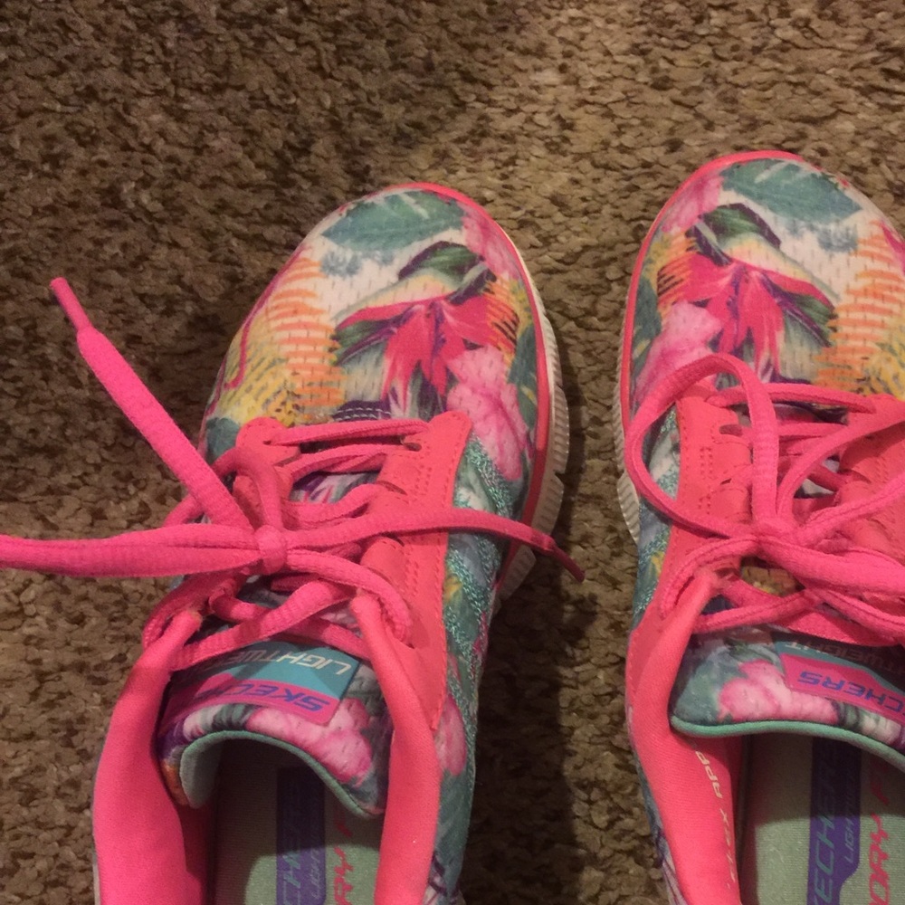 SKECHERS - memory foam