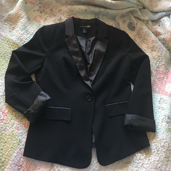 Forever 21 Jackets & Blazers - Forever 21 black blazer