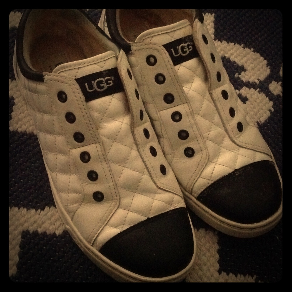 UGG shoes great condition but no laces