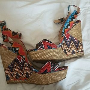 Printed wedge shoes size 11