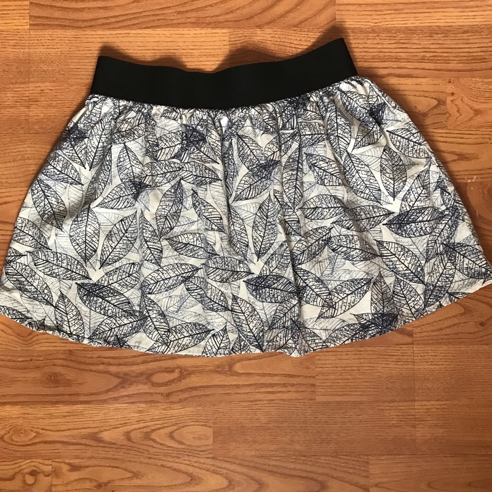 Skirt with leaves