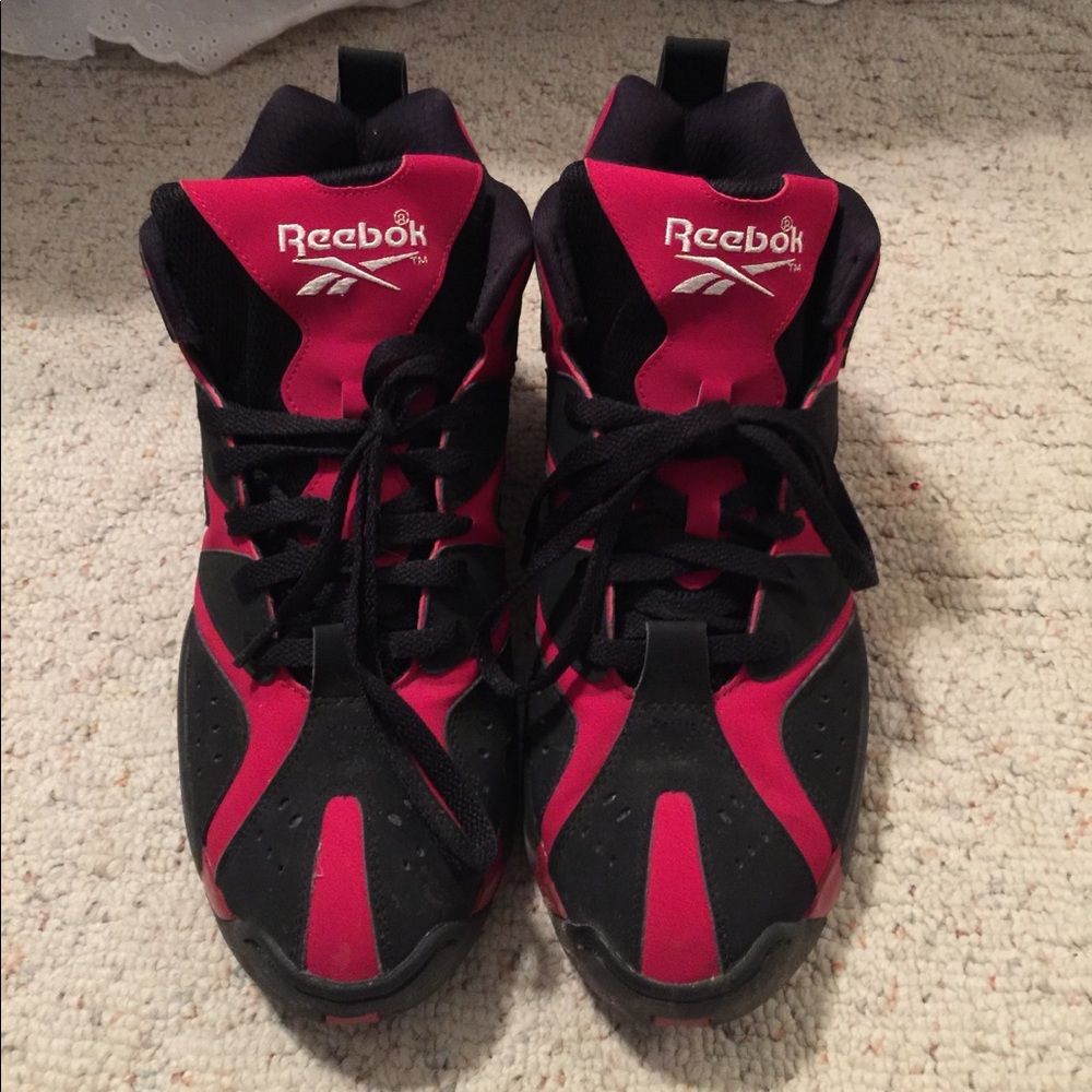 Tennis shoes
