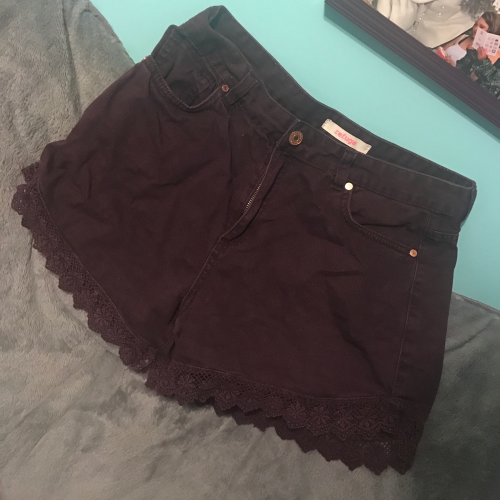 The perfect high waisted jean shorts🌻