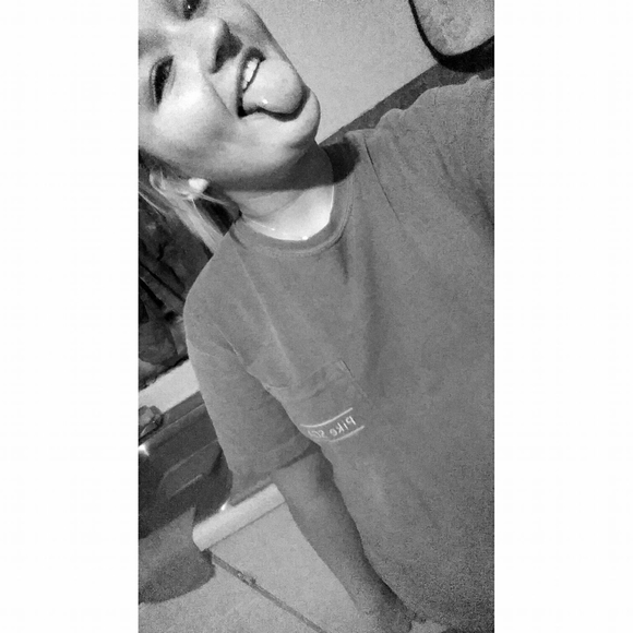 Meet your Posher, Caitlin - Picture 1 of 1