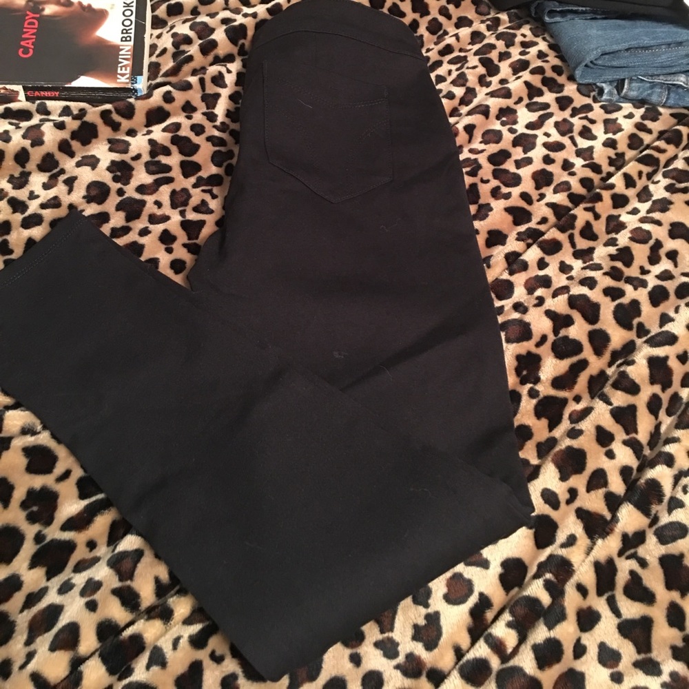 Black skinny pants