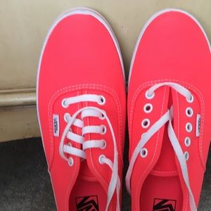 Brand New - Women's Vans Sneakers size 8, Men 6.5