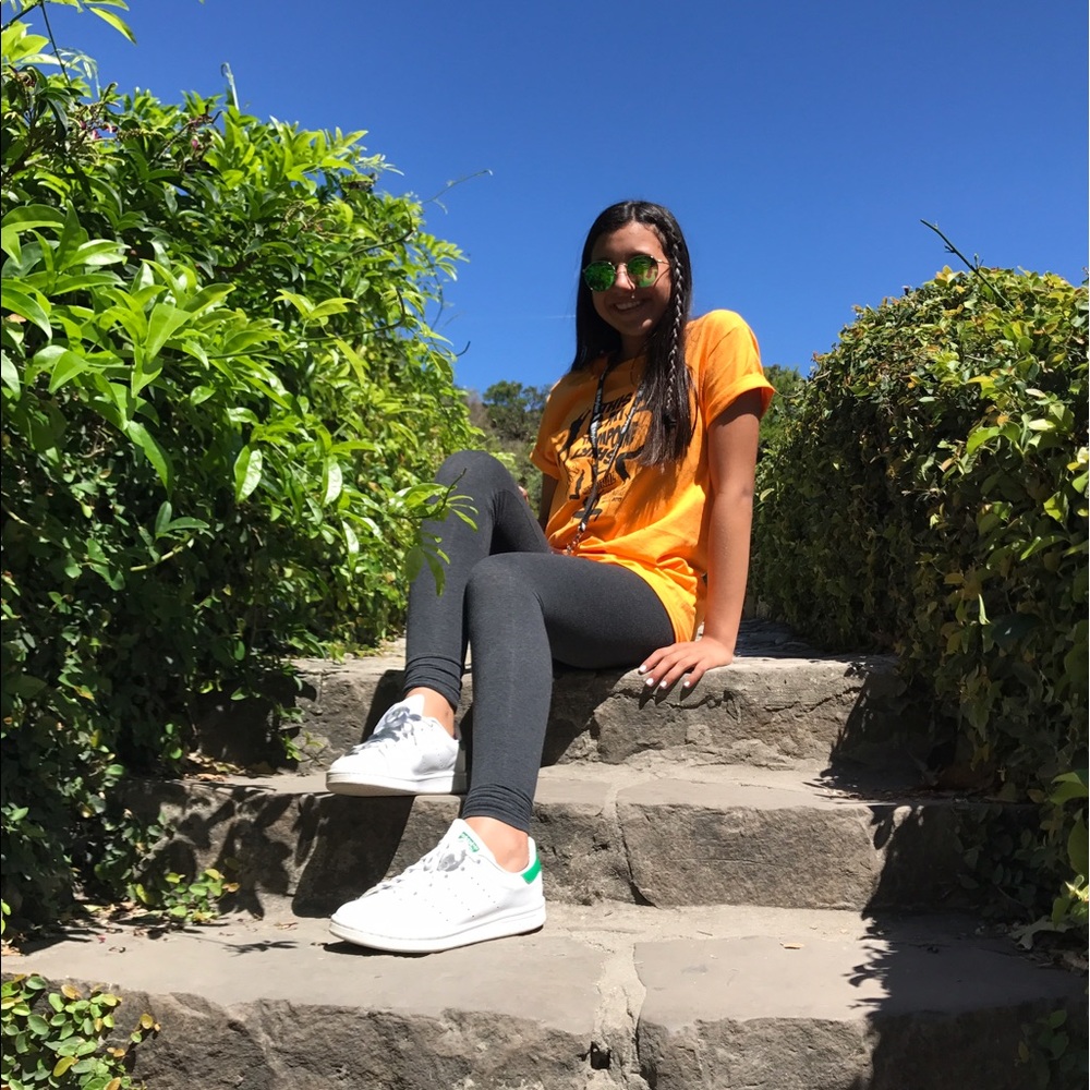 Meet your Posher, Adriana