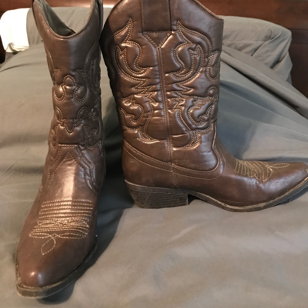 Brown cowgirl boots
