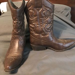 Brown cowgirl boots
