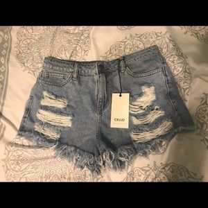 DISTRESSED cute jean shorts✨😍