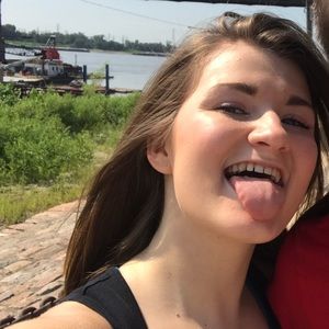 Meet your Posher, Briana