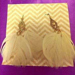 Beautiful off-white feather earrings