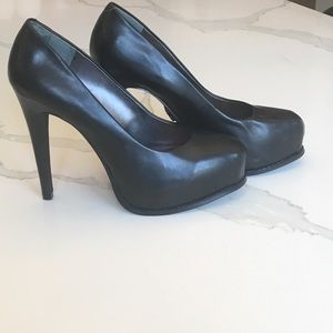 Black Simply Vera Wang Pumps NWOT