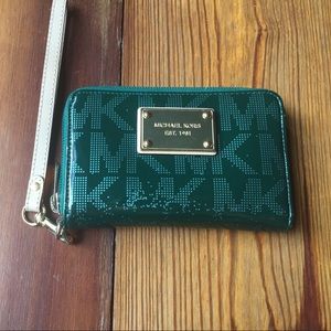 AUTHENTIC MICHAEL KORS WALLET/WRISTLET