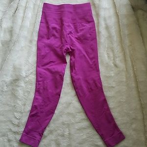 Lululemon in the Zone cropped leggings