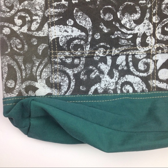 Chloe & Lex Canvas Tote - Picture 3 of 6