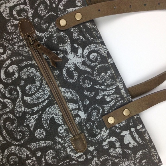 Chloe & Lex Canvas Tote - Picture 5 of 6
