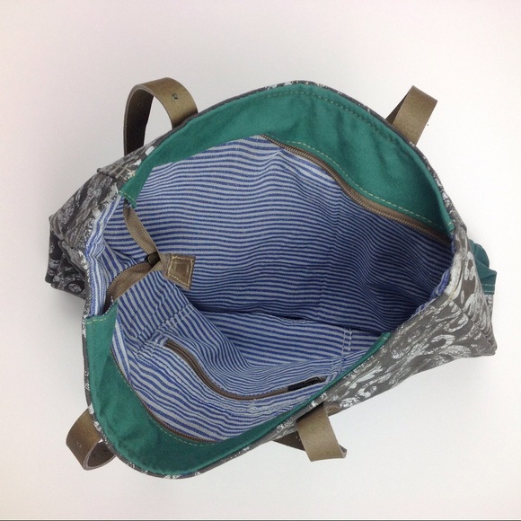 Chloe & Lex Canvas Tote - Picture 6 of 6