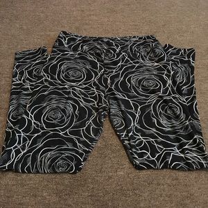 Black Rose Lularoe Tall & Curvy Leggings