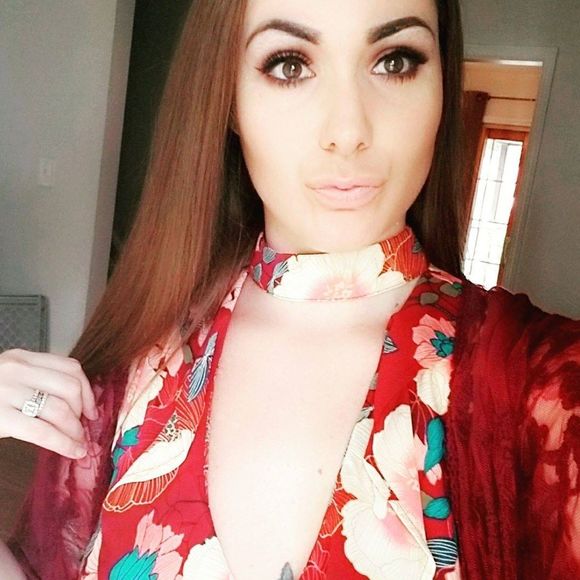 Meet your Posher, Pauline - Picture 1 of 1