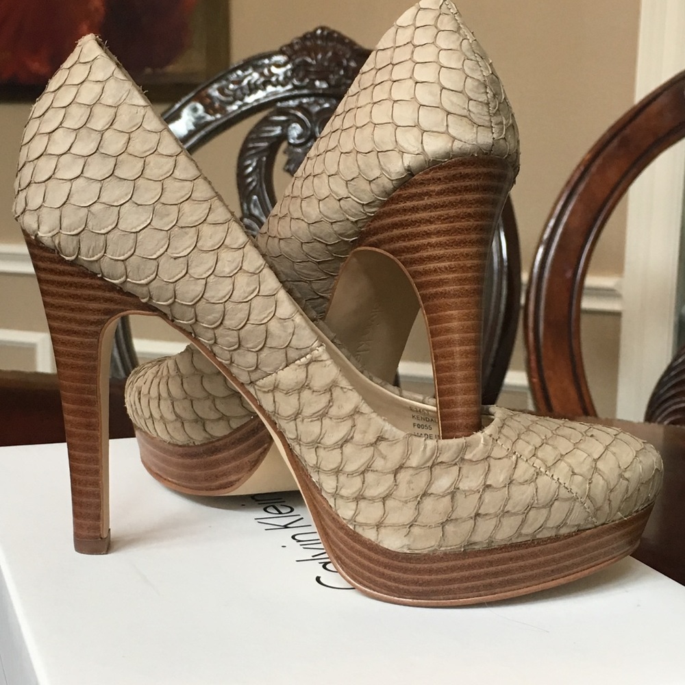 Your new favorite pair of  neutral heels!