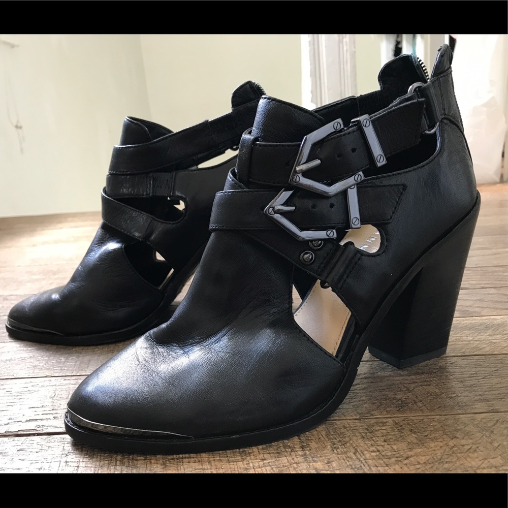 Gianni Bini ankle boot