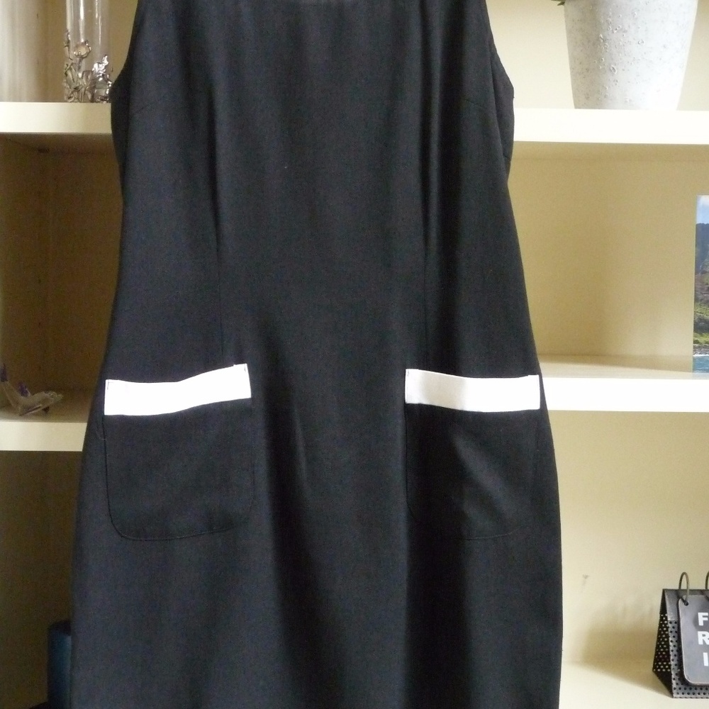 Sarah Richards black sleeveless dress w white trim