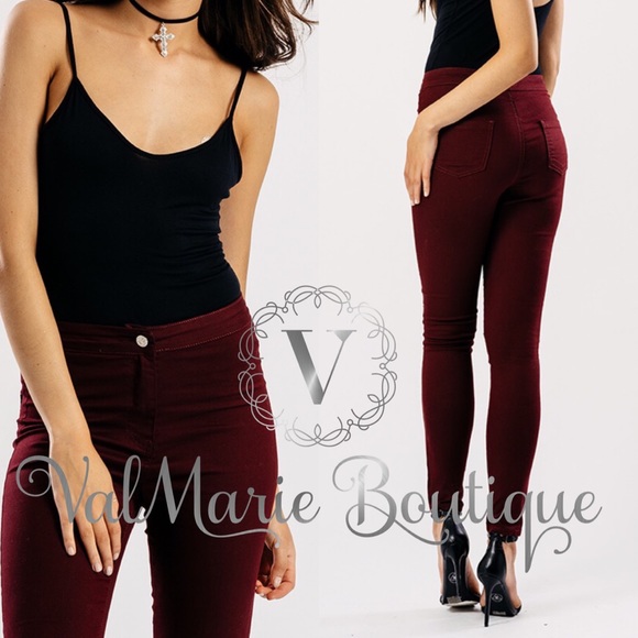 ❇️SALE❇️ Burgundy Destroyed Knee Skinny Jeans - Picture 3 of 3