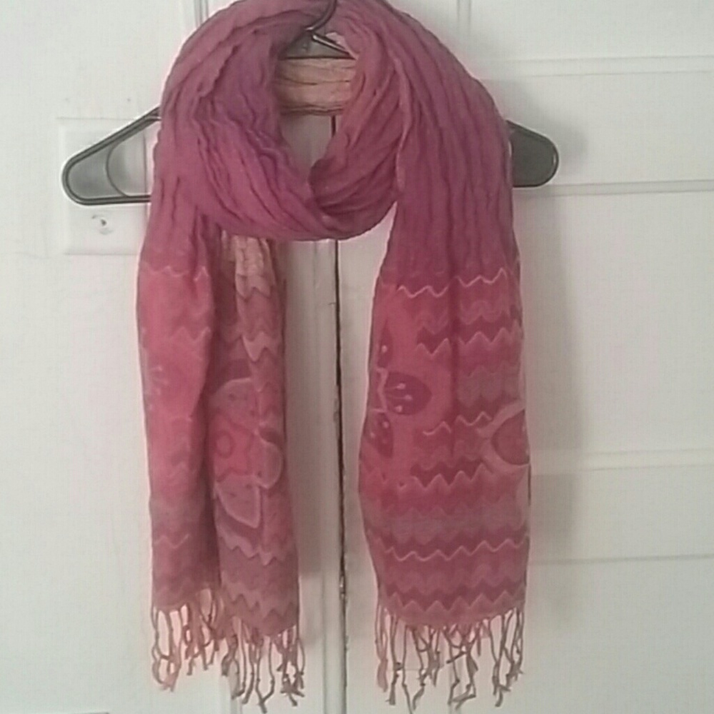 🌻BOGO ITEM🌻 Beautiful scarf!!