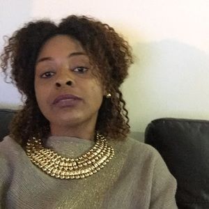 Meet your Posher, Roxanne