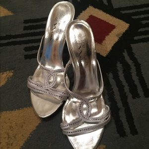 PROM/PAGEANT SHOES SIZE 6 1/2