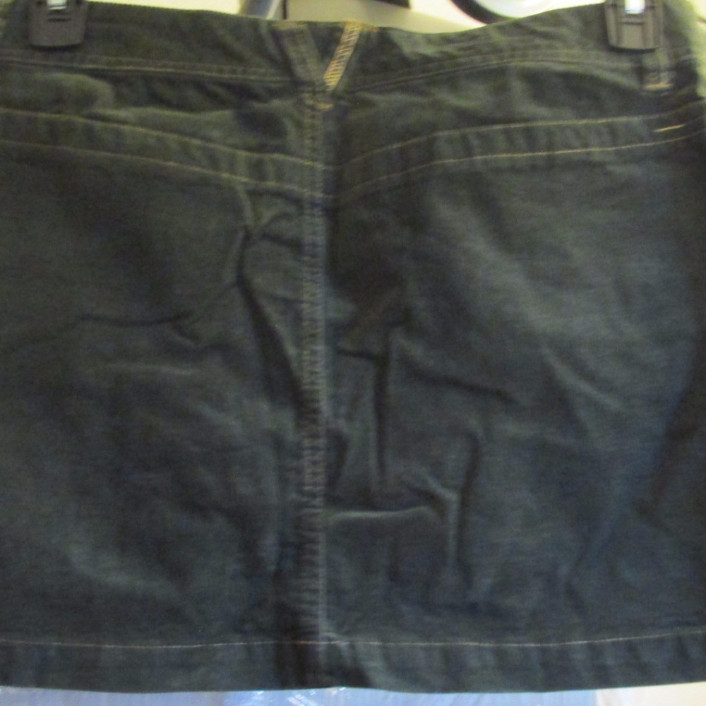 skirt - Picture 2 of 3