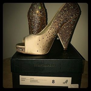 FABULOUS (worn once indoor wedding)