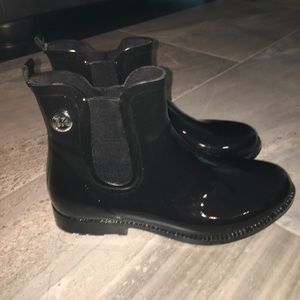 Black shortie rain boot