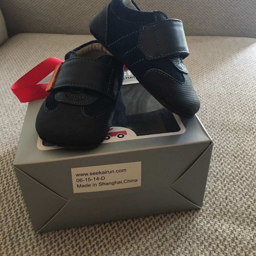 See Kia Run crib shoes 9-12m