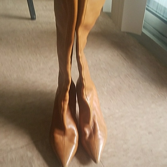 Leather Boot - Picture 1 of 4