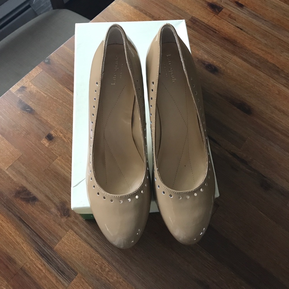 Kate Spade Christa patent camel pump