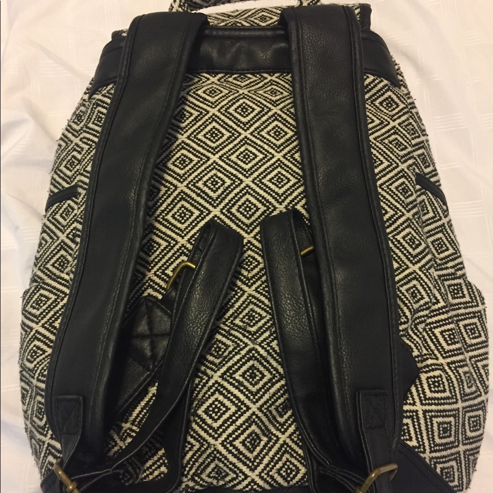 Black And Cream Patterned Backpack - image 2