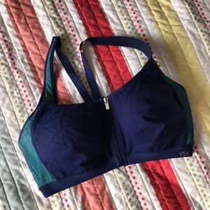 Victoria Secret Sport Front- Close Sports bra