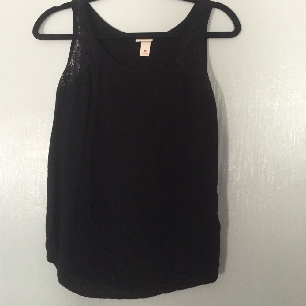 Crochet accent tank top