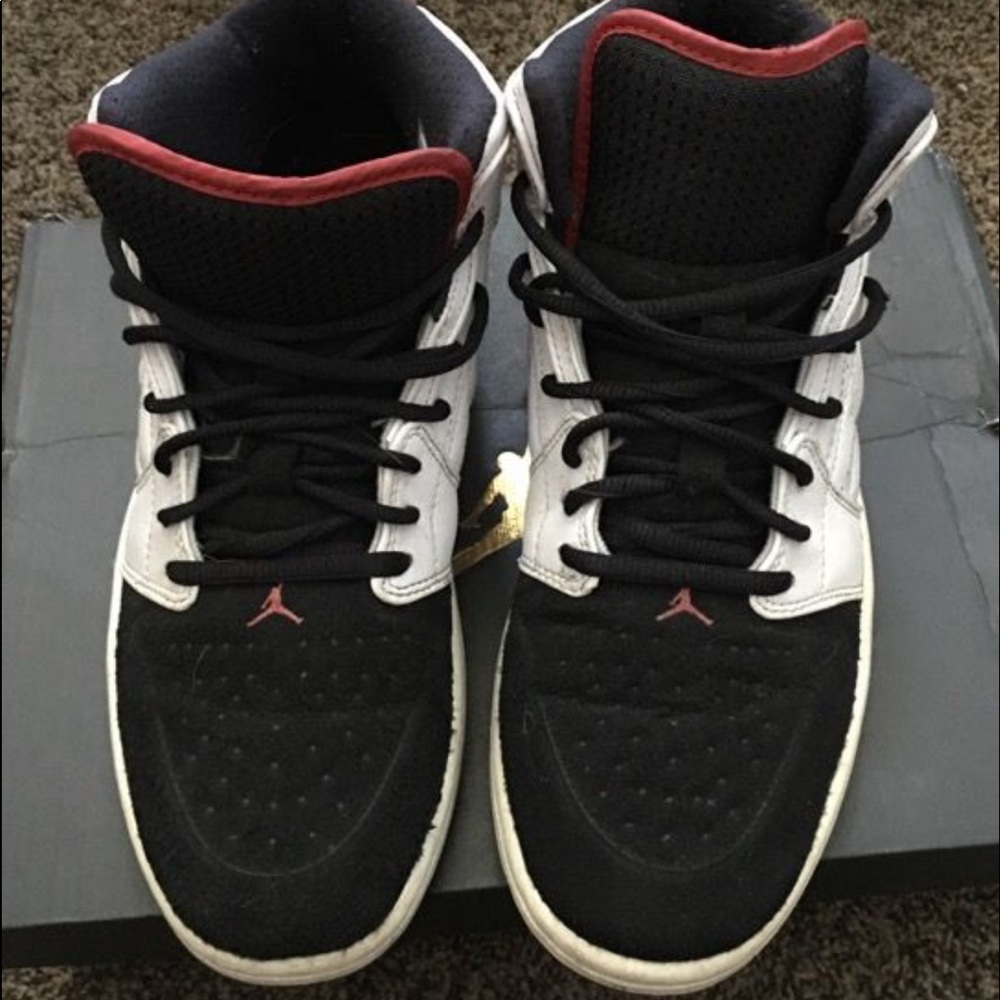 Men's tennis shoes