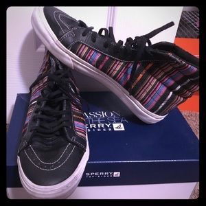 ❄️FIRM❄️VANS Aztec Hightop