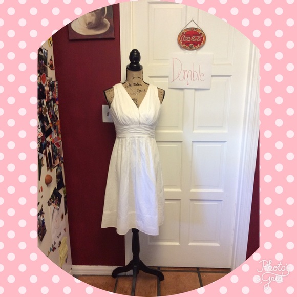 White House Black Market Dresses & Skirts - Pretty whbm dress 👗