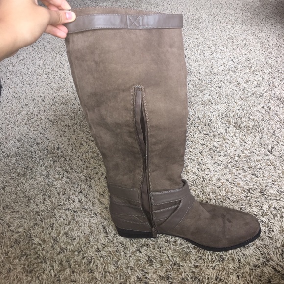 Brown suede knee high boots - Picture 3 of 4